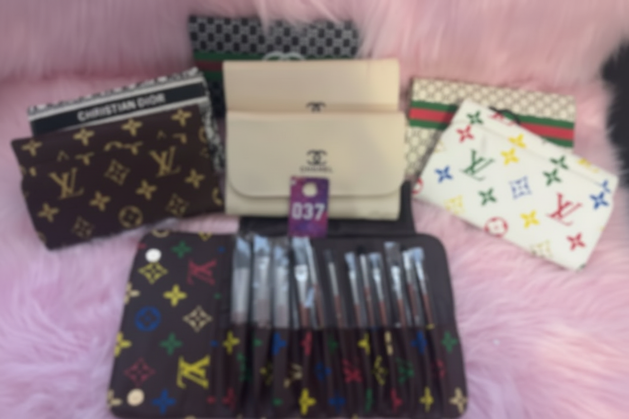 #37 – Cosmetic & Makeup Brush set
